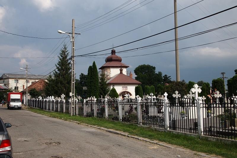 Cimitirul bisericii